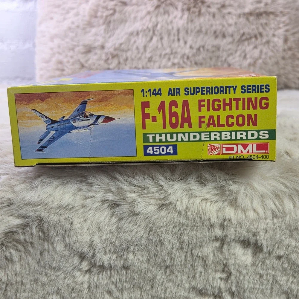 DML F-16A Fighting Falcon Thunderbirds 1:144 Scale Model Kit 4504 Vintage 1989